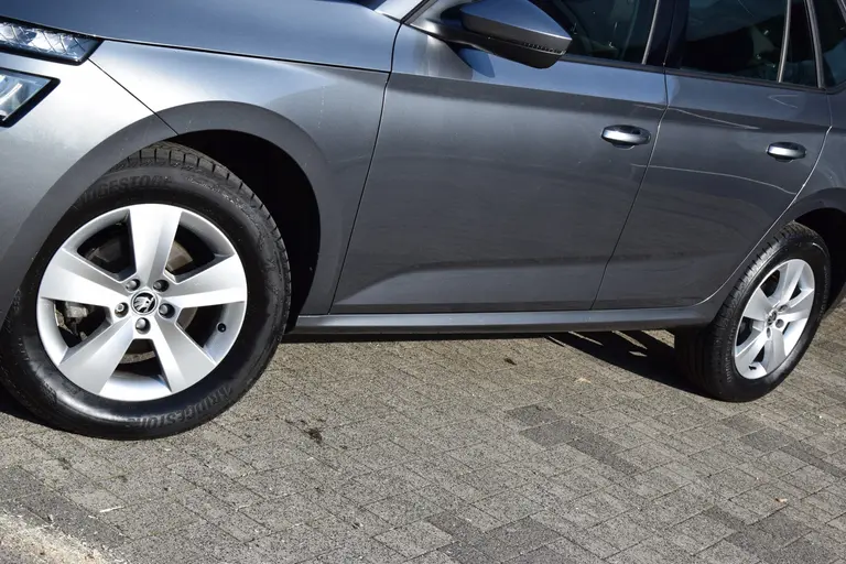 Skoda Kamiq 1.0 TSI 111PK Ambition | Org. NL | BOVAG Garantie | Acheruitrijcamera | Virtual Cockpit | Navigatie | Full LED | 16'' Velgen | Cruise Control | Airconditioning | afbeelding 17
