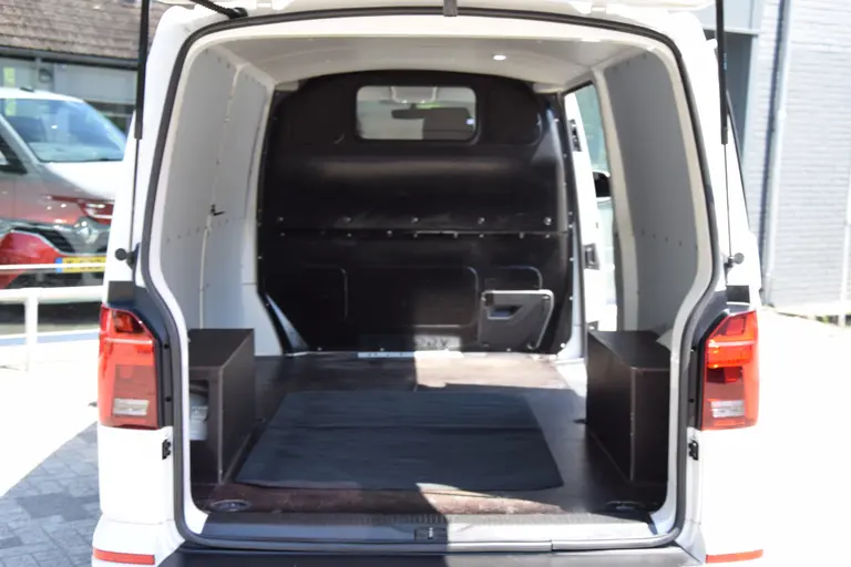 Volkswagen Transporter 2.0 TDI L2H1 Highline DSG Automaat 3-zits (3 persoons) | Org. NL | BPM Vrij | Trekhaak | LED | Adaptive Cruise Control | PDC V+A incl. Camera | Voorruit verwarming | DAB+ | Lichtmetalen velgen 17" | afbeelding 10