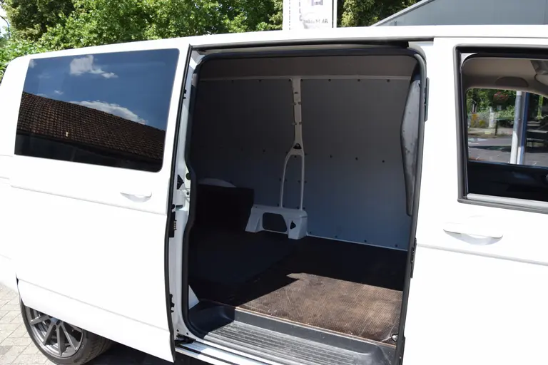 Volkswagen Transporter 2.0 TDI L2H1 Highline DSG Automaat 3-zits (3 persoons) | Org. NL | BPM Vrij | Trekhaak | LED | Adaptive Cruise Control | PDC V+A incl. Camera | Voorruit verwarming | DAB+ | Lichtmetalen velgen 17" | afbeelding 9