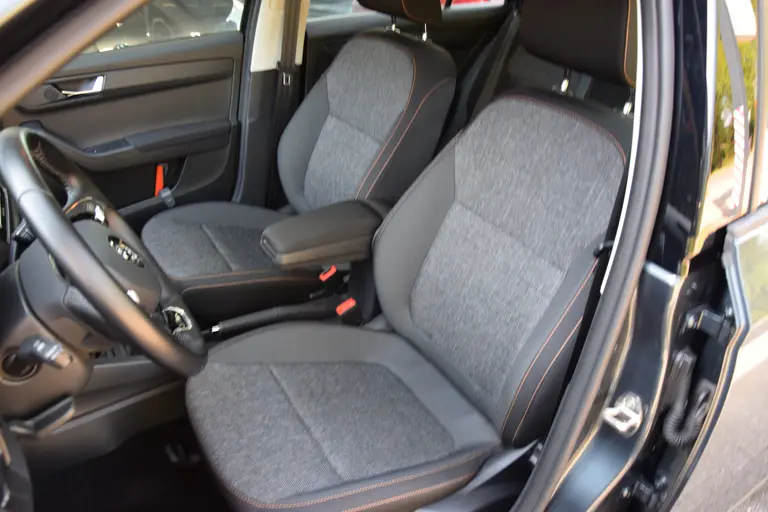 Skoda Fabia Combi 1.0 96PK TSI Business Edition | Org. NL | BOVAG Garantie | Apple Carplay/Android Auto | 16'' Velgen | PDC Achter | LED Dagrijverlichting | Cruise Control | Airconditioning | afbeelding 9