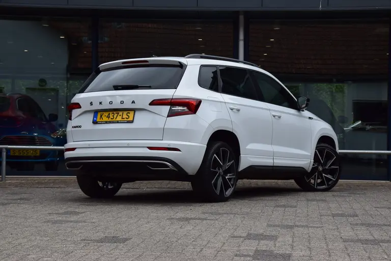 Skoda Karoq 1.5 TSI 150PK ACT Sportline Business DSG Automaat | Org. NL | BOVAG Garantie | 19'' Velgen | Virtual Cockpit | Achteruitrijcamera | Stoel/Stuur&Voorruitverwarming | afbeelding 2