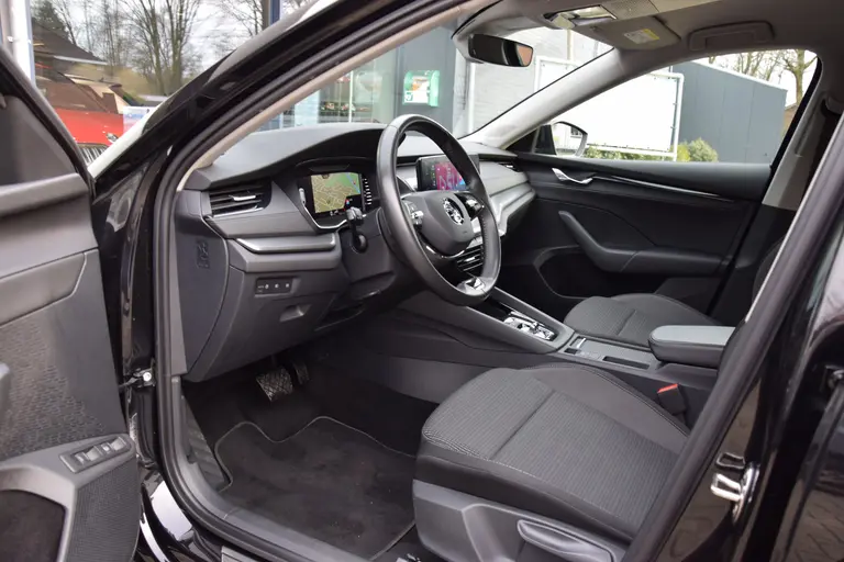 Skoda Octavia Combi 1.4 TSI iV 150PK PHEV Business Edition | Org. NL | BOVAG Garantie | Plug in Hybride | Virtual Cockpit | Navigatie | Full LED | PDC Voor&Achter | Elektrische Kofferklep | afbeelding 9