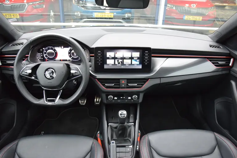 Skoda Scala 1.0 TSI 111PK Sport Business | Org. NL | BOVAG Garantie | Trekhaak (wegklapbaar) | Lederen Bekleding | Panoramadak | Virtual Cockpit | Achteruitrijcamera | Navigatie | Full LED | afbeelding 6