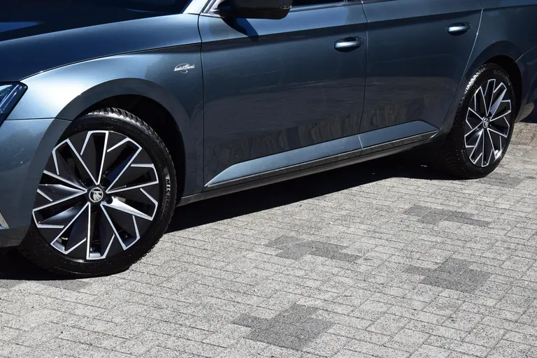 Skoda Superb Combi 1.4 TSI iV Laurin&Klement | BOVAG Garantie | Trekhaak | Leder | Panoramadak | Camera | Virtual Cockpit | Full LED | Stoelverwarming Voor&Achter | 18'' Met All Season Banden | afbeelding 21