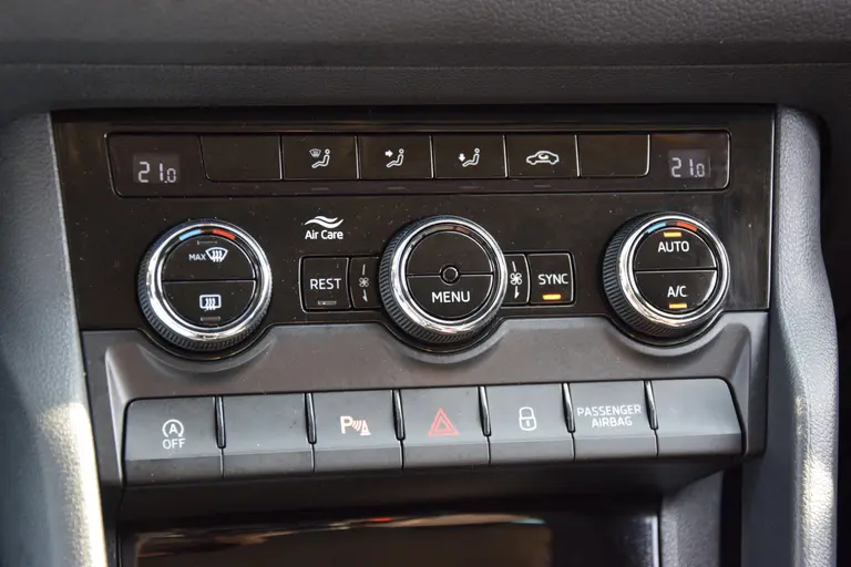 Skoda Kodiaq 1.5 TSI 150PK Business Edition DSG Automaat | Org. NL | BOVAG Garantie | Trekhaak | Achteruitrijcamera | Half Lederen Bekleding | Full LED | Navigatie | AppleCarplay/AndroidAuto | afbeelding 26