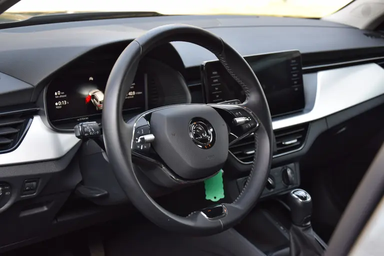 Skoda Kamiq 1.0 TSI 111PK Ambition | Org. NL | BOVAG Garantie | Acheruitrijcamera | Virtual Cockpit | Navigatie | Full LED | 16'' Velgen | Cruise Control | Airconditioning | afbeelding 18