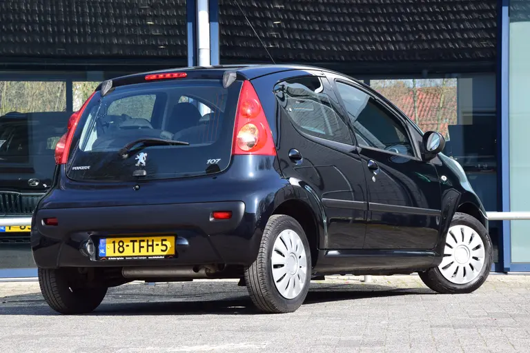 Peugeot 107 1.0-12V XS 5Deurs | Org. NL | 1e Eigenaar | APK 1-2026 | Airconditioning | Elektrische Ramen | Centrale Deurvergrendeling | Toerenteller | afbeelding 2