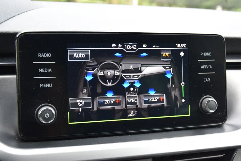 Skoda Kamiq 1.0 TSI 116PK Sport Business DSG Automaat | BOVAG Garantie | Org. NL | Sportstoelen | Stoelverwarming | Cruise&Climate Control | PDC Achter | Apple Carplay/ Android Auto | afbeelding 24
