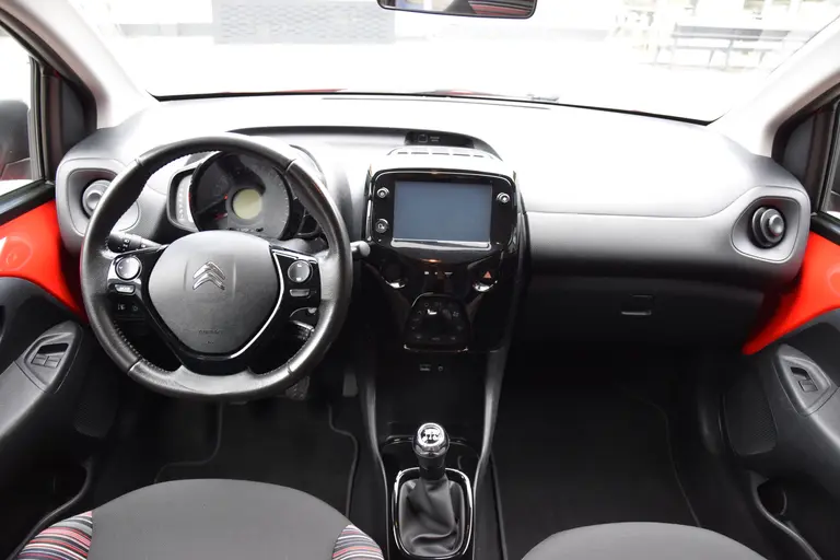 Citroën C1 1.0 VTi Shine | Org. NL | BOVAG Garantie | Achteruitrijcamera | Bluetooth | 15'' Velgen + All Season Banden | Climate Control | Multifunctioneel Stuur | Keurige Auto! | afbeelding 6