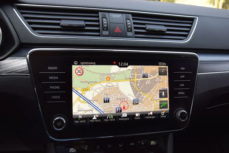 Skoda Superb Combi 1.5 TSI ACT 150PK Business Edition DSG Automaat | Org. NL | BOVAG Garantie | Apple Carplay/Android Auto | Elektrische Bestuurdersstoel | Verwarmde voorruit / Stoelen | afbeelding 24