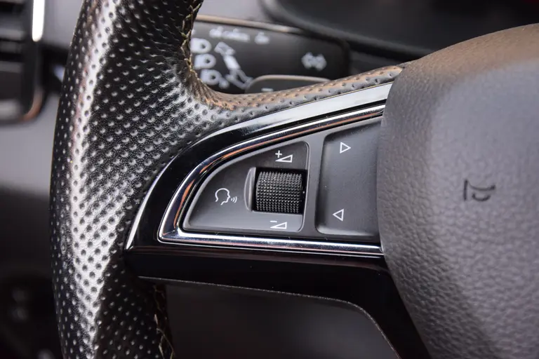Skoda Karoq 1.5 TSI ACT Sportline Business DSG Automaat | incl. BOVAG Garantie | NL-Auto | Navigatie | Virtual Cockpit | Achteruitrijcamera | 18'' Velgen | Full LED | Carplay | DAB | Keyless Entry&GO | afbeelding 25