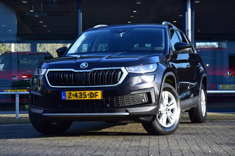Skoda Kodiaq 1.5 TSI 150PK TSI Business Edition 7p (7 Persoons) DSG Automaat | Rijklaar incl. BOVAG Garantie | Trekhaak | Achteruitrijcamera | Virtual Cockpit | Adaptive Cruise Control | 17'' Velgen | afbeelding 2