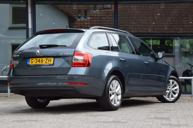 Skoda Octavia Combi 1.0 TSI 116PK Business Edition | Org. NL |  BOVAG Garantie | Navigatie | Achteruirijcamera | Cruise&Climate Control | PDC Achter | Apple Carplay/Android Auto | afbeelding 2