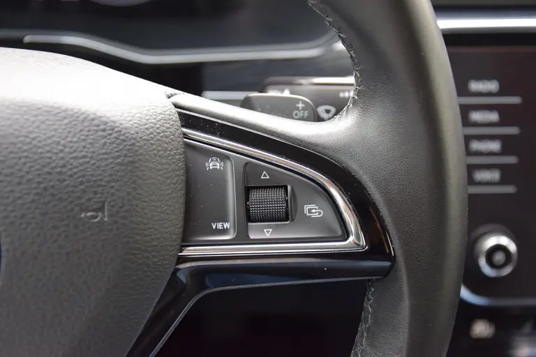 Skoda Superb Combi 1.5 TSI ACT 150PK Business Edition DSG Automaat | Org. NL | BOVAG Garantie | Trekhaak | Virtual dashboard | Apple Carplay/Android Auto | Elektrische bestuurdersstoel met geheugen | Verwarmde voorruit / Voorstoelen | afbeelding 32
