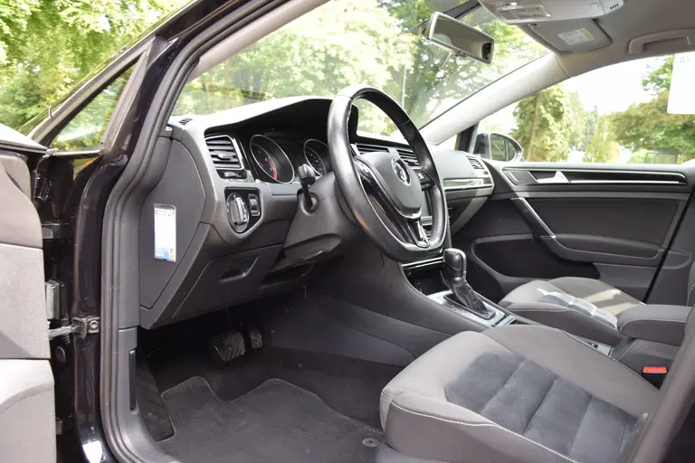 Volkswagen GOLF Variant 1.4 TSI Highline DSG Automaat | Org. NL | Trekhaak | Achteruitrijcamera | Navigatie | Alcantara Bekleding | 18'' Velgen | Cruise & Climate Control | Bluetooth | afbeelding 9