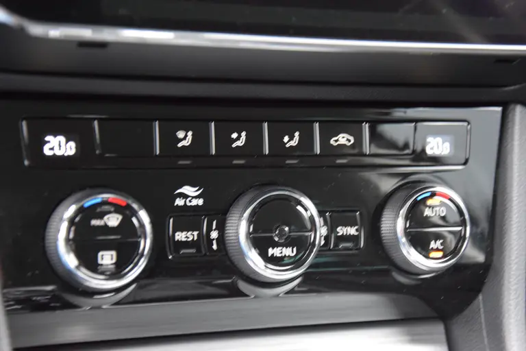Skoda Superb Combi 1.5 TSI 150K ACT Business Edition DSG Automaat | Org. NL | BOVAG Garantie | Adaptive Cruise Control | Full LED | 17'' Velgen Met All Season Banden | PDC Voor&Achter | afbeelding 25