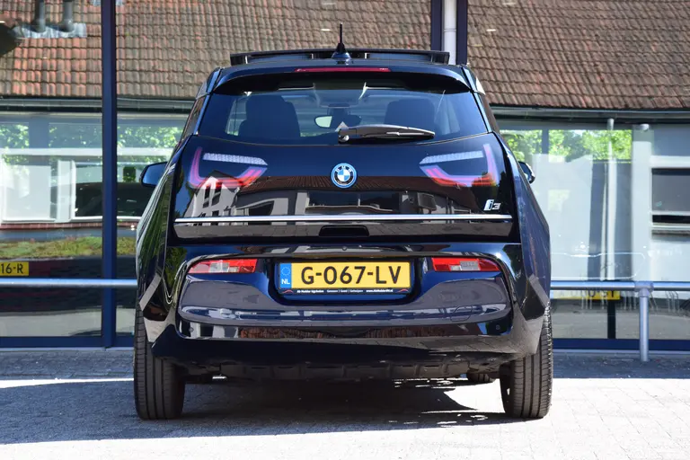 BMW i3 Executive Edition 120Ah 42 kWh | Org. NL | BOVAG Garantie | Warmtepomp | Panoramadak | Stoelverwarming | Adaptive Cruise Control | Achteruitrijcamera | Navigatie | Full LED | 20'' Velgen | afbeelding 13