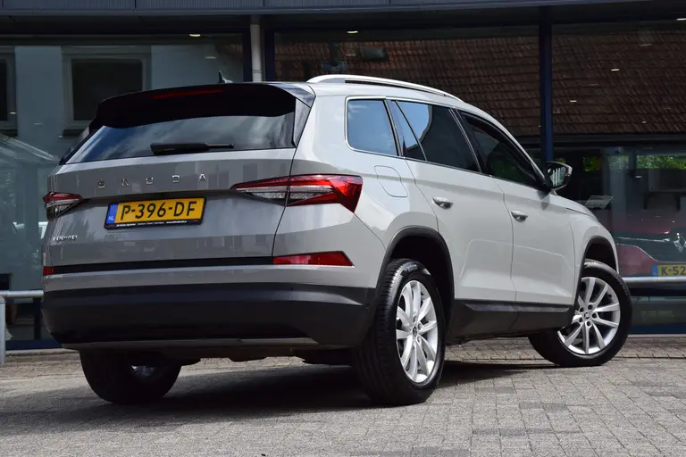 Skoda Kodiaq 1.5 TSI 150PK Business Edition Plus DSG Automaat | Org. NL | BOVAG Garantie | Trekhaak | Achteruitrijcamera | Adaptieve cruise control | Stoelverwarming | PDC Voor+Achter | afbeelding 2