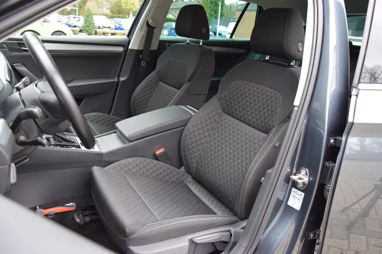 Skoda Superb Combi 1.5 TSI 150K ACT Business Edition DSG Automaat | Org. NL | BOVAG Garantie | Adaptive Cruise Control | Full LED | 17'' Velgen Met All Season Banden | PDC Voor&Achter | afbeelding 10