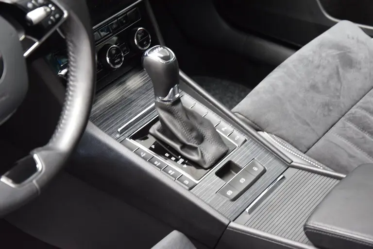Skoda Superb Combi 1.4 TSI iV Business Edition Plus PHEV Plug-in Hybride | Org. NL | BOVAG Garantie | Trekhaak | Virtual Cockpit | Apple Carplay/Android Auto | Elektrische Voorstoelen met geheugen | Verwarmde Voorruit + Stoelen | afbeelding 21