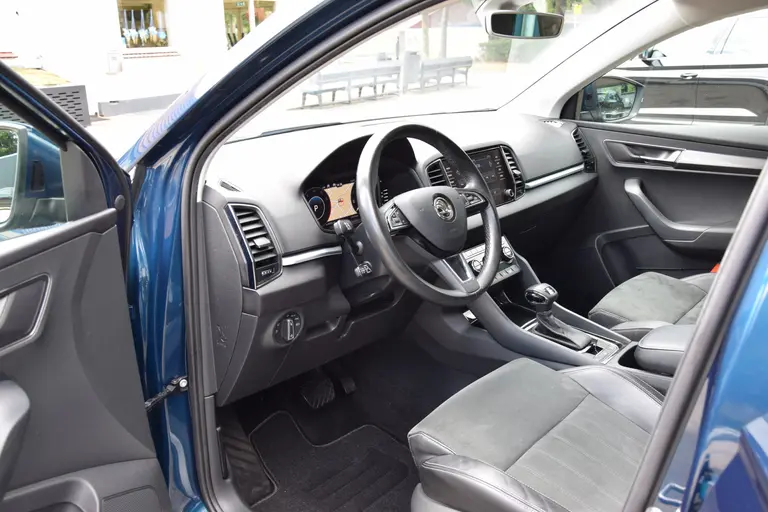 Skoda Karoq 1.5 TSI 150PK ACT Business Edition DSG Automaat | Org. NL | BOVAG Garantie | Trekhaak | Adaptive Cruise Control | Full LED | 18'' Velgen All Season Banden | Stoel/Stuur/Voorruitverwarming | afbeelding 9
