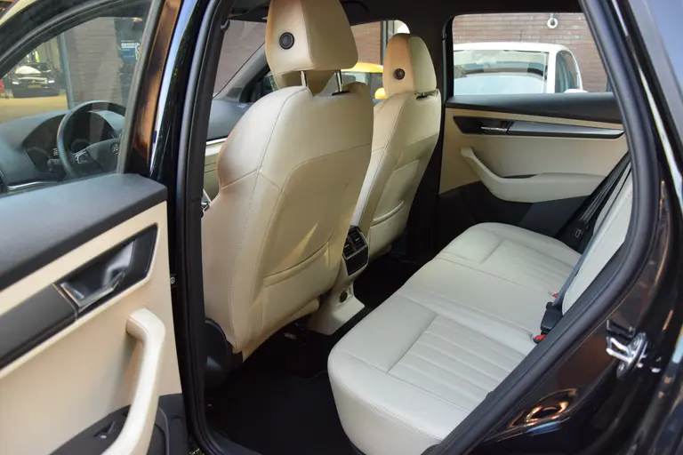 Skoda Karoq 1.5 TSI 150PK ACT Business Edition DSG Automaat | Org. NL | BOVAG Garantie | Lederen bekleding | Stoelverwarming | Stuurverwarming | Full LED koplampen | afbeelding 7