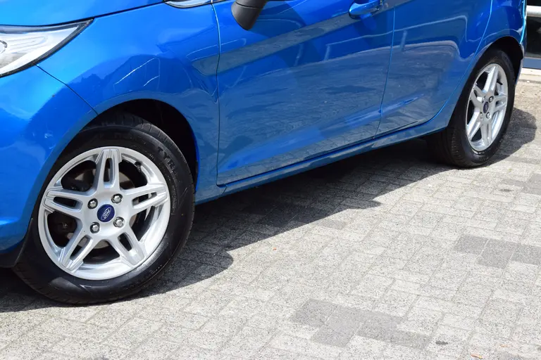 Ford Fiesta 1.0 EcoBoost Titanium | Incl. Nieuwe Distributieriem | Stoelverwarming | Climate Control | 15'' Velgen | Voorruitverwarming | PDC Voor&Achter | Bluetooth | afbeelding 16