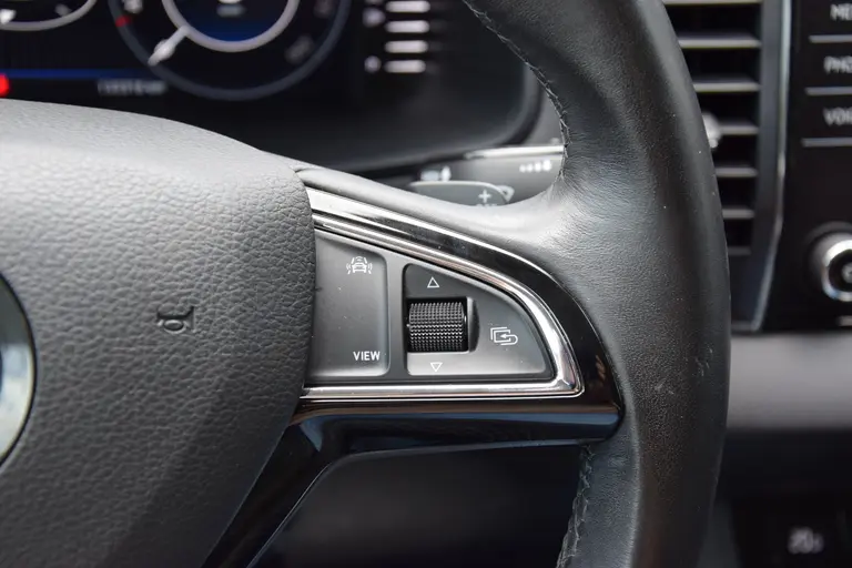 Skoda Karoq 1.5 TSI 150PK ACT Business Edition DSG Automaat | Org. NL | BOVAG Garantie | Trekhaak | Adaptive Cruise Control | Full LED | 18'' Velgen All Season Banden | Stoel/Stuur/Voorruitverwarming | afbeelding 29