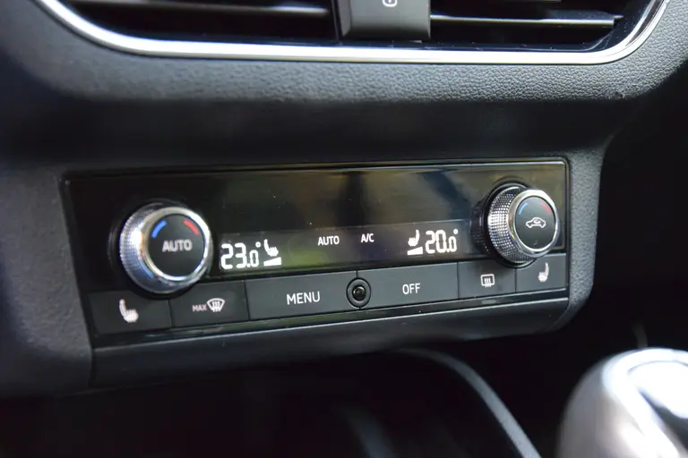 Skoda Scala 1.0 TSI 116PK First Edition | Org. NL | BOVAG Garantie | Trekhaak | Apple Carplay/Android Auto | Automatische Airco | Stoelverwarming | DAB | 18'' Velgen | PDC Achter | afbeelding 23