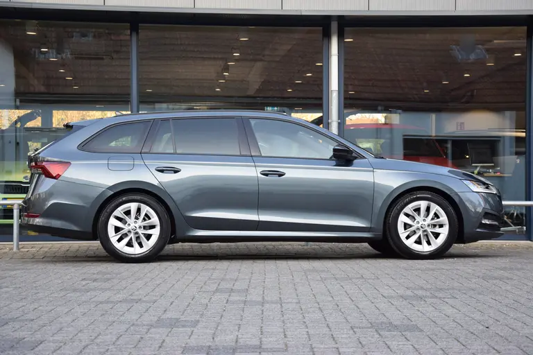 Skoda Octavia Combi 1.5 e-TSI Sport Business | Org. NL | BOVAG Garantie | Trekhaak | Adaptieve Cruise Control | Virtual Cockpit | Stoelverwarming | Achteruitrijcamera | Carplay | afbeelding 5