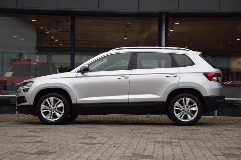 Skoda Karoq 1.5 TSI 150PK ACT Business Edition DSG Automaat | incl. BOVAG Garantie | NL-Auto | Lage KM-stand met NAP | PDC voor & achter | Smartlink+ Apple Carplay/Android Auto | VarioFlex 3 achterstoelen | afbeelding 4
