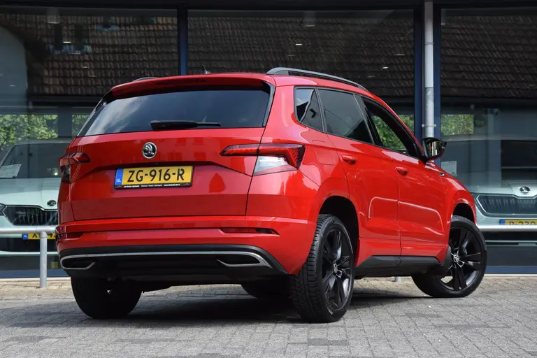 Skoda Karoq 1.5 TSI ACT Sportline Business DSG Automaat | incl. BOVAG Garantie | NL-Auto | Navigatie | Virtual Cockpit | Achteruitrijcamera | 18'' Velgen | Full LED | Carplay | DAB | Keyless Entry&GO | afbeelding 2