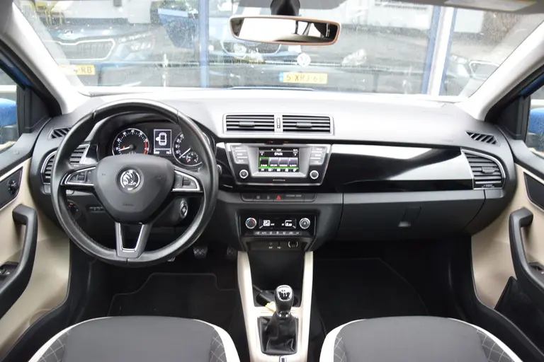 Skoda Fabia Combi 1.2 TSI Style | Org. NL | BOVAG Garantie | Trekhaak | Parkeersensoren Voor&Achter | Cruise&Climate Control | LED Dagrijverlichting | 15'' Velgen | afbeelding 6