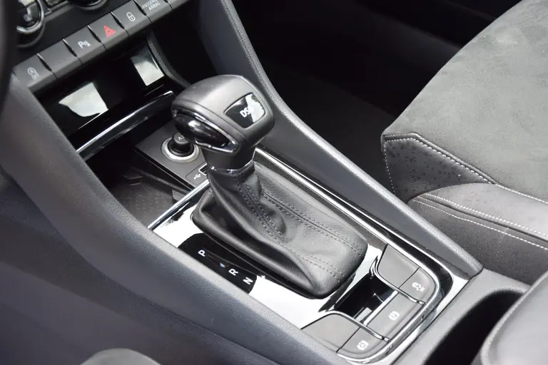 Skoda Karoq 1.5 TSI 150PK ACT Business Edition DSG Automaat | Org. NL | BOVAG Garantie | Trekhaak | Adaptive Cruise Control | Full LED | 18'' Velgen All Season Banden | Stoel/Stuur/Voorruitverwarming | afbeelding 19