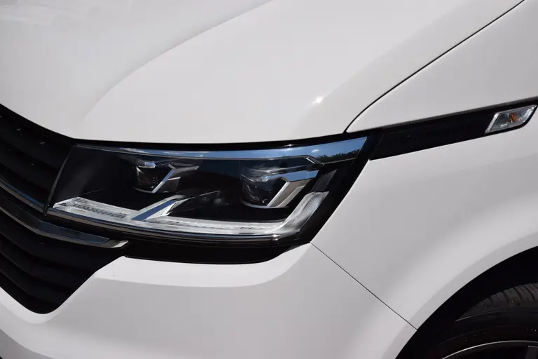 Volkswagen Transporter 2.0 TDI L2H1 Highline DSG Automaat 3-zits (3 persoons) | Org. NL | BPM Vrij | Trekhaak | LED | Adaptive Cruise Control | PDC V+A incl. Camera | Voorruit verwarming | DAB+ | Lichtmetalen velgen 17" | afbeelding 26