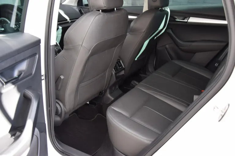 Skoda Karoq 1.5 TSI 150PK ACT Business Edition DSG Automaat | Org. NL | BOVAG Garantie | Trekhaak | Volledig Lederen Bekleding | Apple Carplay/Android Auto | PDC Voor&Achter | Cruise&Climate Control | afbeelding 8