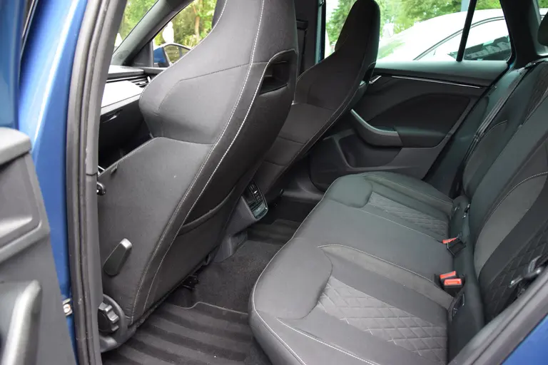 Skoda Kamiq 1.0 TSI 116PK Sport Business DSG Automaat | BOVAG Garantie | Org. NL | Sportstoelen | Stoelverwarming | Cruise&Climate Control | PDC Achter | Apple Carplay/ Android Auto | afbeelding 7