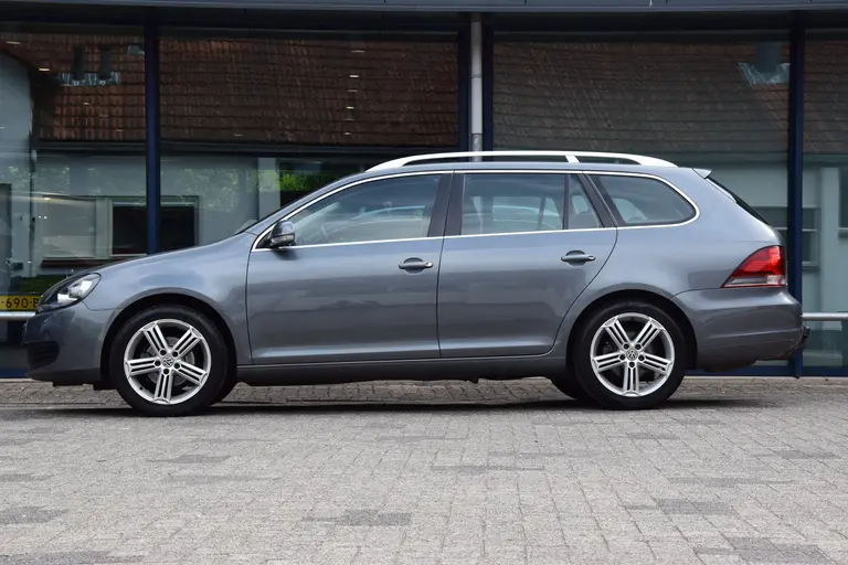 Volkswagen GOLF Variant 1.2 TSI Comfortline BlueMotion | Org. NL | APK 8-2026 | Trekhaak | Navigatie | All Season Banden | Cruise&Climate Control | Multifunctioneel Stuur | 17'' Velgen | afbeelding 4
