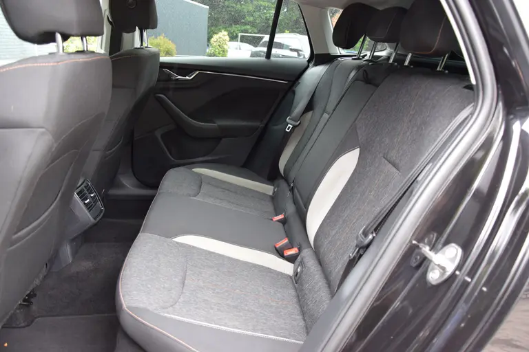 Skoda Scala 1.0 TSI Business Edition DSG Automaat | Org. NL | BOVAG Garantie | Virtual Cockpit | Stoelverwarming | 17'' Velgen Met All Season Banden | Cruise&Climate Control | Apple Carplay/Android Auto | afbeelding 8