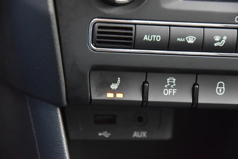 Skoda Rapid Spaceback 1.2 TSI 86PK Greentech Elegance Businessline Pro | BOVAG Garantie | NL-Auto | Navigatie | Parkeersensoren Achter | Cruise & Climate Control |17" Velgen | Bluetooth | Stoelverwarming | afbeelding 23