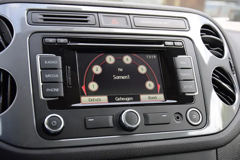 Volkswagen Tiguan 1.4 TSI Sport&Style 160PK | Trekhaak | Navigatie | Volledig Lederen Interieur | Parkeersensoren Achter | Xenon Verlichting | Stoelverwarming | Bluetooth Telefoonverbinding | afbeelding 23