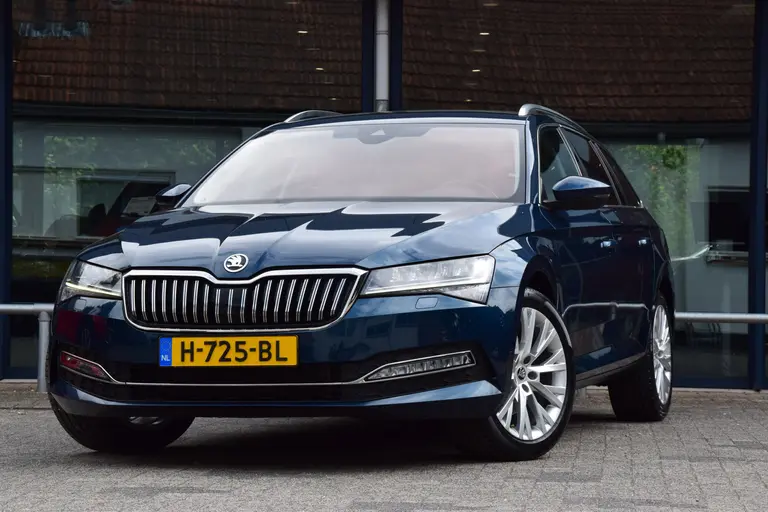 Skoda Superb Combi 1.5 TSI ACT 150PK Business Edition DSG Automaat | Org. NL | BOVAG Garantie | Trekhaak | Virtual dashboard | Apple Carplay/Android Auto | Elektrische bestuurdersstoel met geheugen | Verwarmde voorruit / Voorstoelen | afbeelding 2
