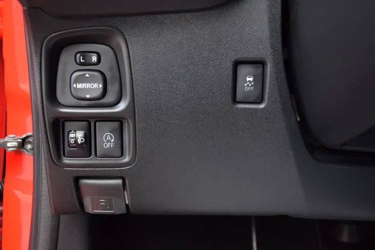 Citroën C1 1.0 VTi Shine | Org. NL | BOVAG Garantie | Achteruitrijcamera | Bluetooth | 15'' Velgen + All Season Banden | Climate Control | Multifunctioneel Stuur | Keurige Auto! | afbeelding 29