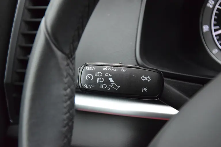 Skoda Karoq 1.5 TSI 150PK ACT Business Edition DSG Automaat | incl. BOVAG Garantie | NL-Auto | Lage KM-stand met NAP | PDC voor & achter | Smartlink+ Apple Carplay/Android Auto | VarioFlex 3 achterstoelen | afbeelding 28