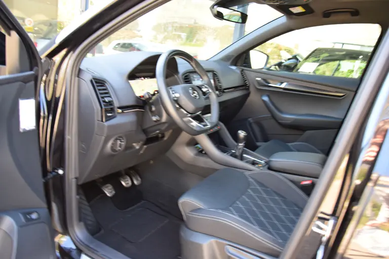 Skoda Karoq 1.5 TSI ACT Sportline Business | Org. NL | BOVAG Garantie | Panoramadak | Virtual Dashboard | Elektrische Achterklep | Achteruitrijcamera | 19'' Velgen | Stuur&Stoelverwarming | afbeelding 8