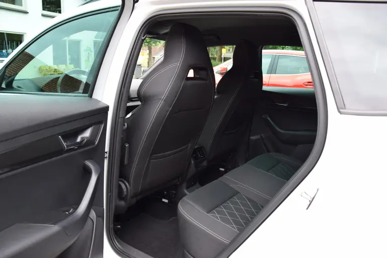 Skoda Karoq 1.5 TSI 150PK ACT Sportline Business DSG Automaat | Org. NL | BOVAG Garantie | 19'' Velgen | Virtual Cockpit | Achteruitrijcamera | Stoel/Stuur&Voorruitverwarming | afbeelding 7