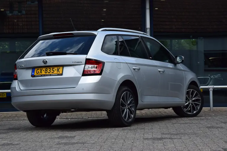 Skoda Fabia Combi 1.2 TSI Edition | Org. NL | BOVAG Garantie | 1e Eigenaar | Parkeersensoren Achter | 16'' Velgen | Stoelverwarming | Airco | Cruise Control | DAB Radio | afbeelding 2