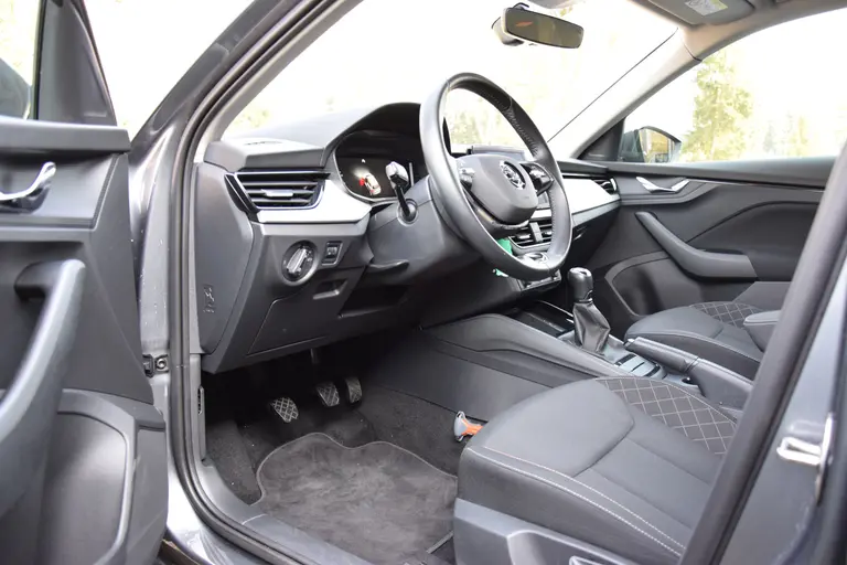 Skoda Kamiq 1.0 TSI 111PK Ambition | Org. NL | BOVAG Garantie | Acheruitrijcamera | Virtual Cockpit | Navigatie | Full LED | 16'' Velgen | Cruise Control | Airconditioning | afbeelding 9