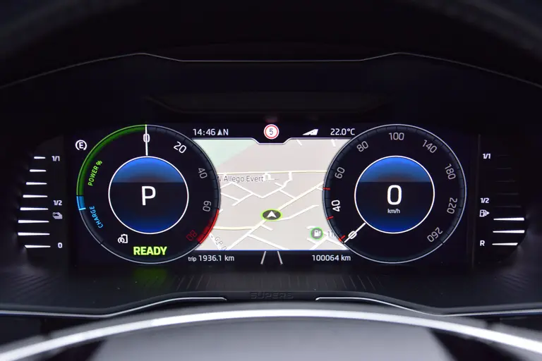 Skoda Superb Combi 1.4 TSI iV 160PK Business Edition Plus PHEV DSG Automaat | Org. NL | BOVAG Garantie | Trekhaak | Virtual dashboard | Apple Carplay/Android Auto | Elektrische Voorstoelen met geheugen | Verwarmde Voorruit + Stoelen | afbeelding 18