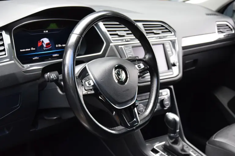 Volkswagen Tiguan 2.0 TSI 180PK 4Motion Highline DSG Automaat | NL-Auto | incl. BOVAG Garantie | 1e Eigenaar | Dealer onderhouden | Trekhaak (2500kg) | Adaptive Cruise Control | Lederen bekleding | Parkeer assistent | BTW Auto | afbeelding 19